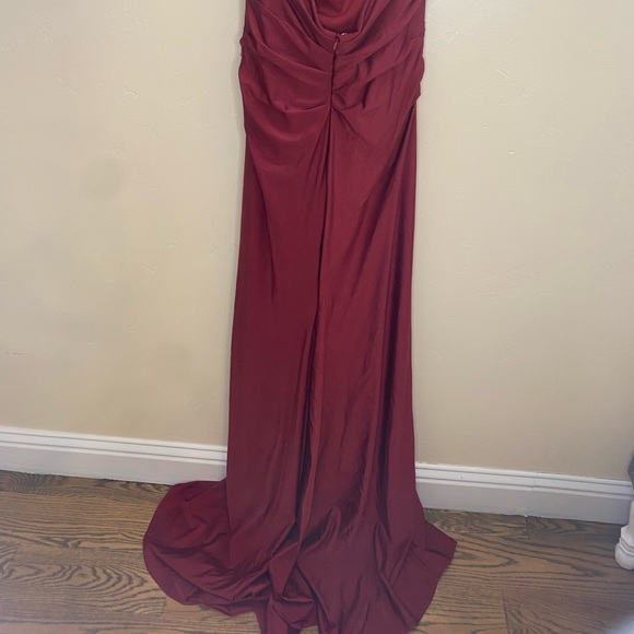 La Femme Burgundy Criss Cross Low Back Evening Gown Prom Formal Size 12 NWT🌿 - Picture 7 of 7